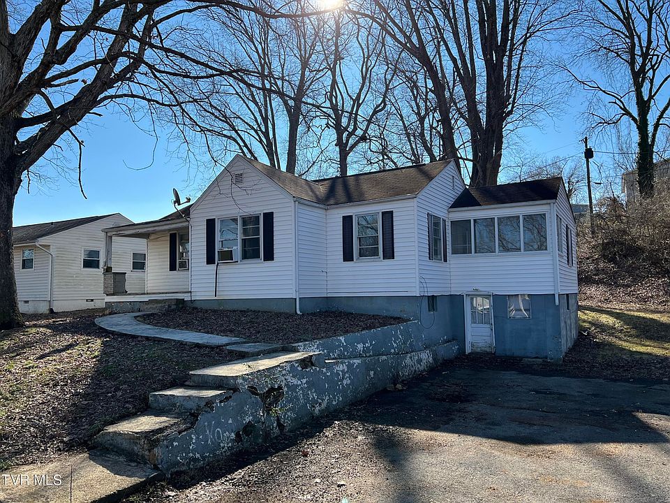 1st image of 1921 Holly St