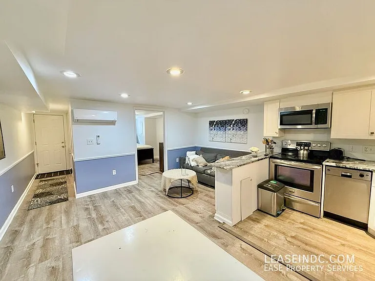 127 Adams St NW #B — Photo 8