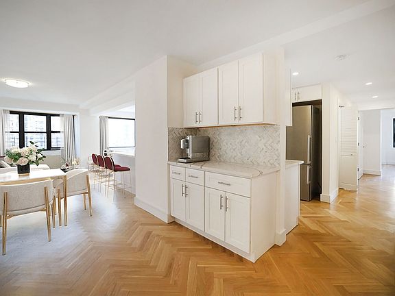 4th image of 160 E 88th St #15EF