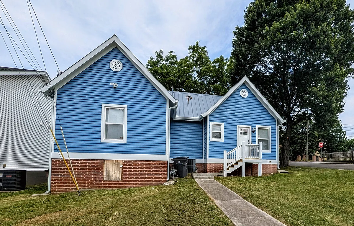 Building Photo - 601 Arthur St