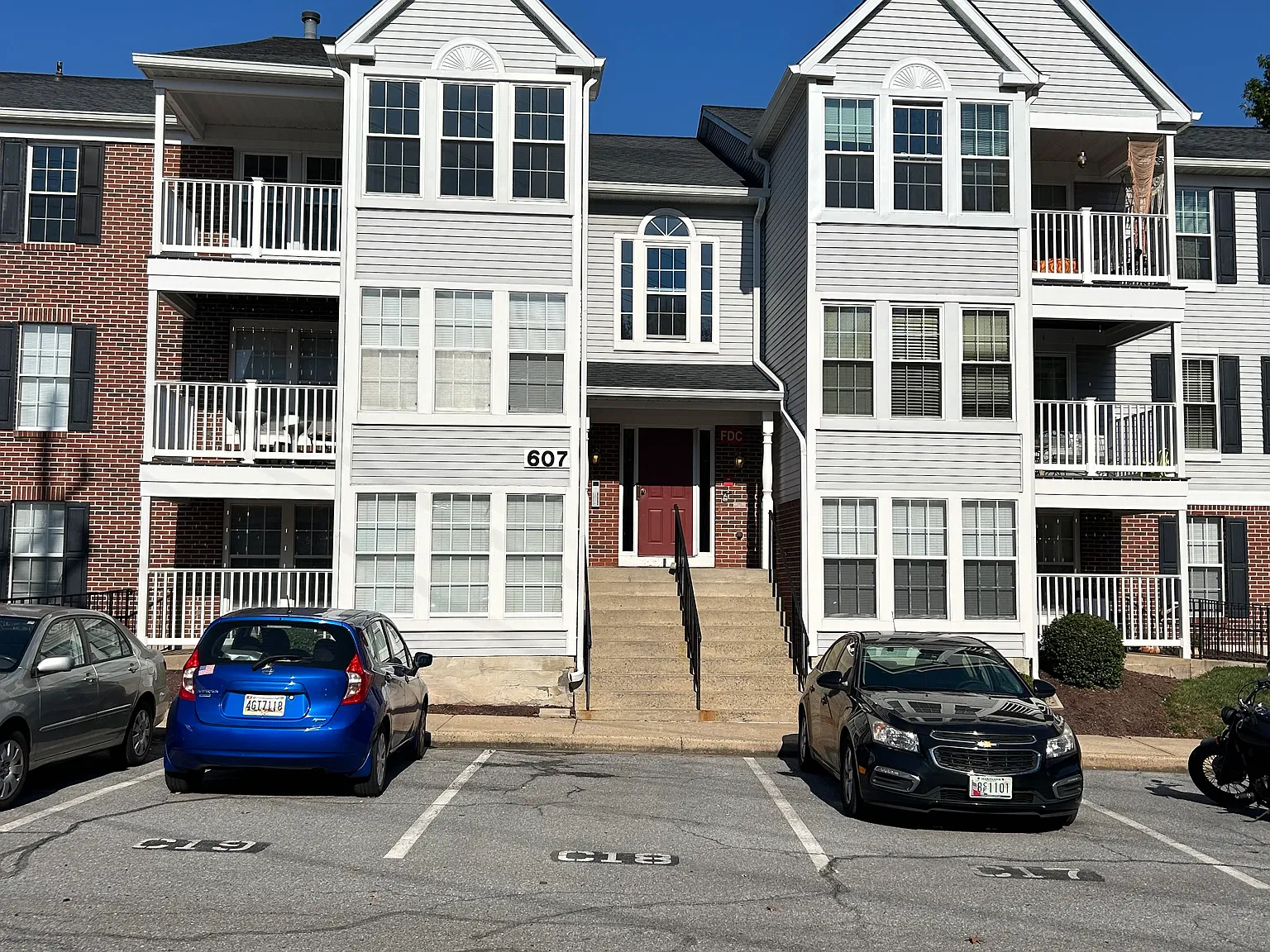 2 bed, 900 sqft, $1,800 — Photo 1