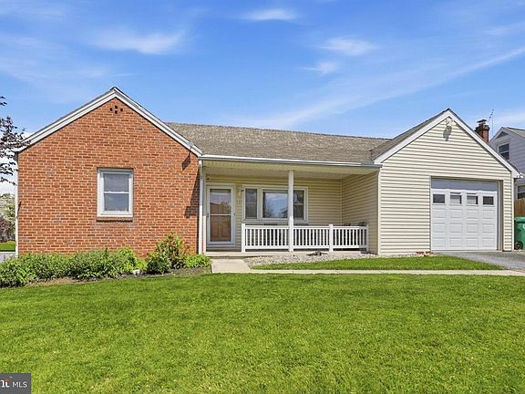 2nd image of 111 Lincoln Pl