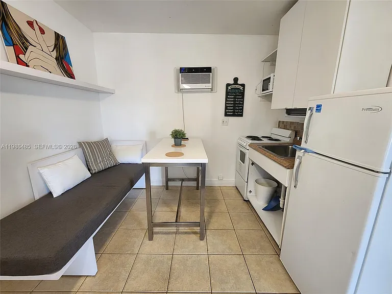 315 Walnut St #2 — Photo 8