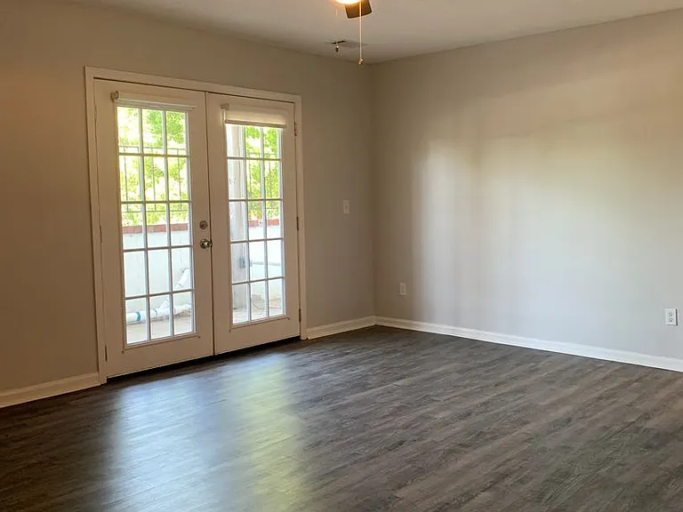 3909 Kenwood Ave — Photo 5