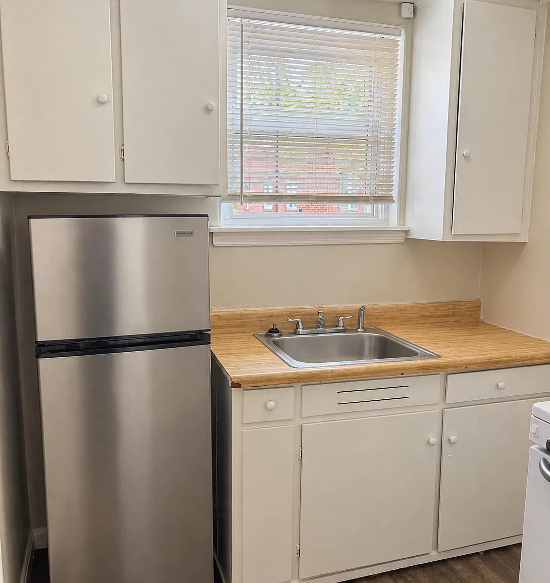 Studio, 400 sqft, $1,200 — Photo 3
