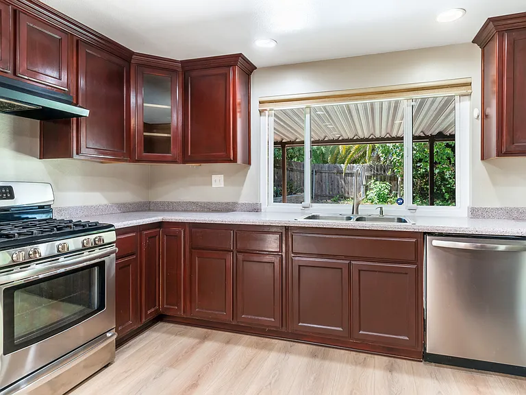 11610 Cedar Way — Photo 12