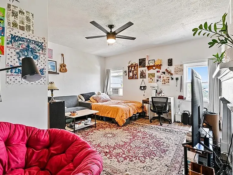 73 1/2 Barry St #2 — Photo 5