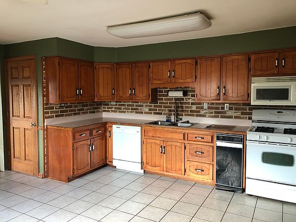 3rd image of 24124 W Park Ln