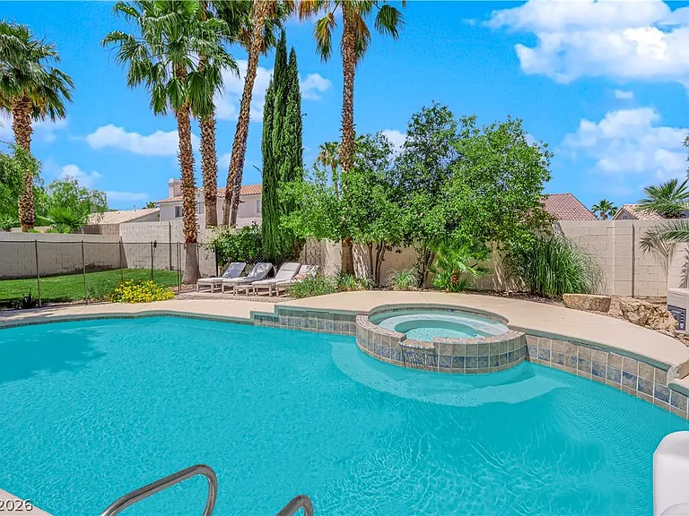 8112 Tropic Isle Cir — Photo 43