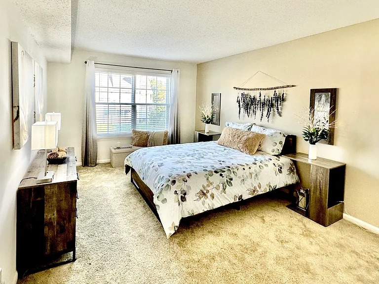 Shoreline Apartments — Photo 6
