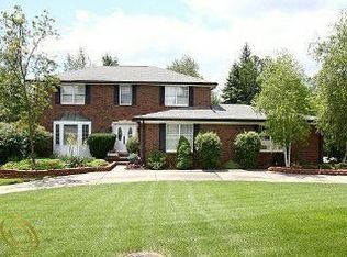 13425 Beacon Hill Dr, Plymouth, MI 48170