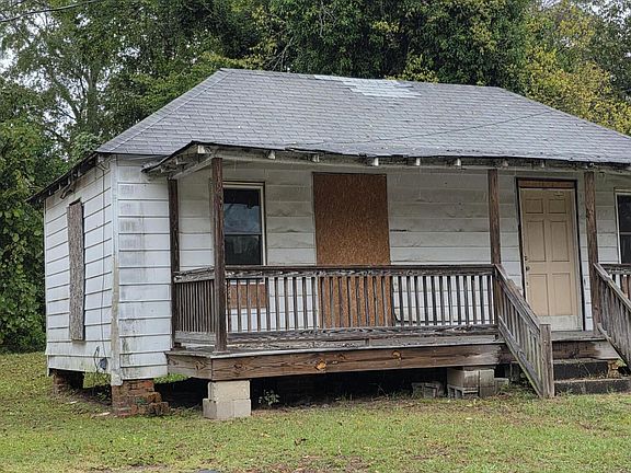 4th image of 668 Maple St