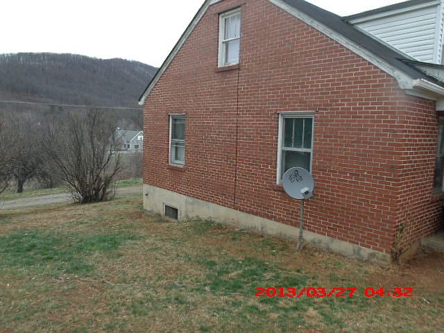 2nd image of 22 Sunrise Ln