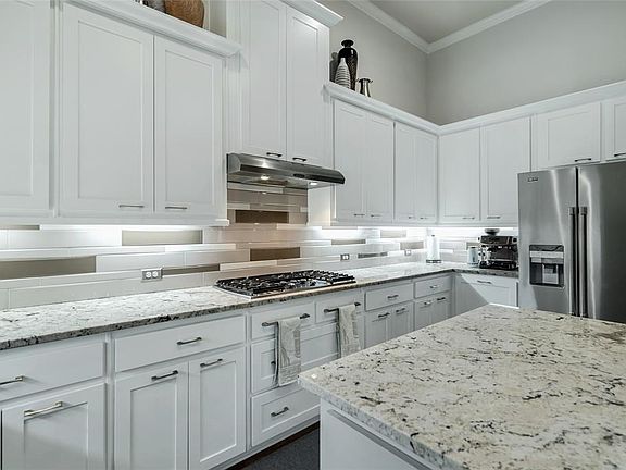 3rd image of 7016 Portobello Dr