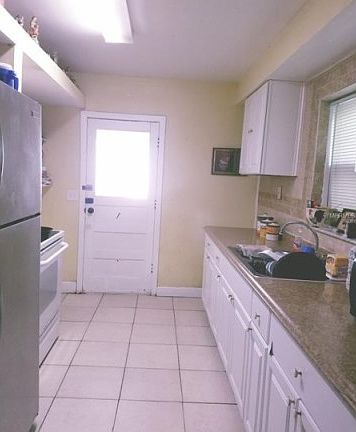 4th image of 1301 W Arctic St