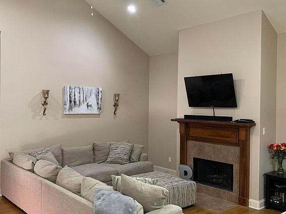 2nd image of 107 Floridian Ln
