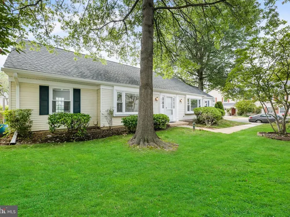 404 Newport Way, Monroe Township, NJ 08831