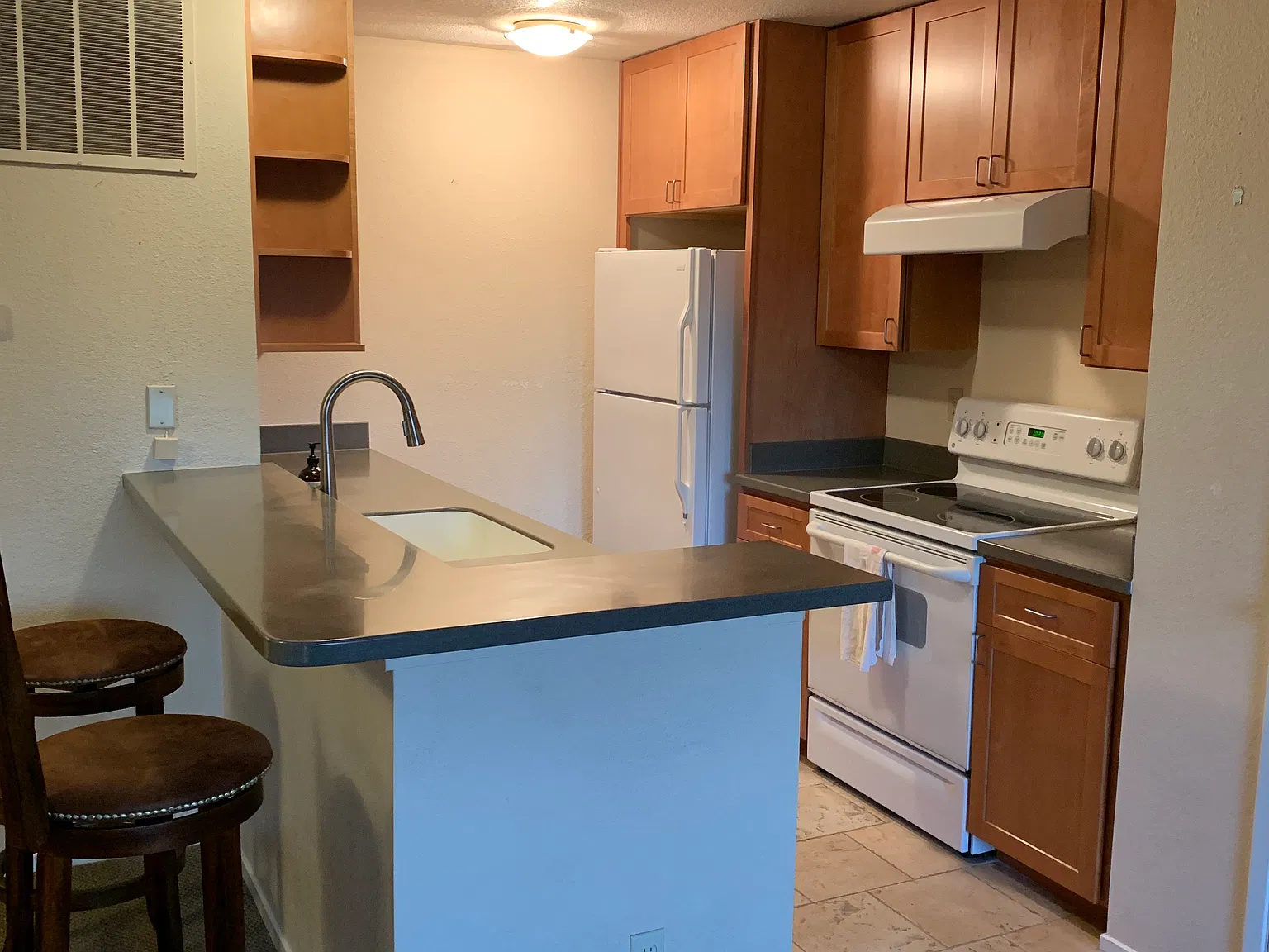 2 bed, 1.5 bath, 990 sqft, $3,600 — Photo 4