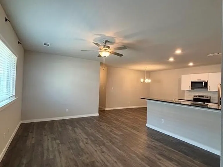 628 Blackland Dr — Photo 3
