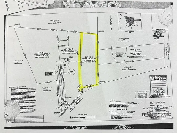 3 Glebe St, Taunton, MA 02780