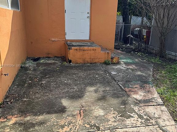 4th image of 1018 N 17th Ct #2B