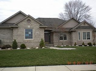 16617 Rose Pointe Dr, Macomb, MI 48044