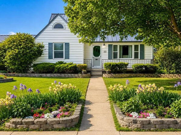 213 E Gerhart St, Edgerton, OH 43517