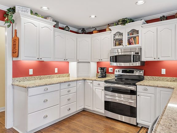 5th image of 322 Creekwood Ct