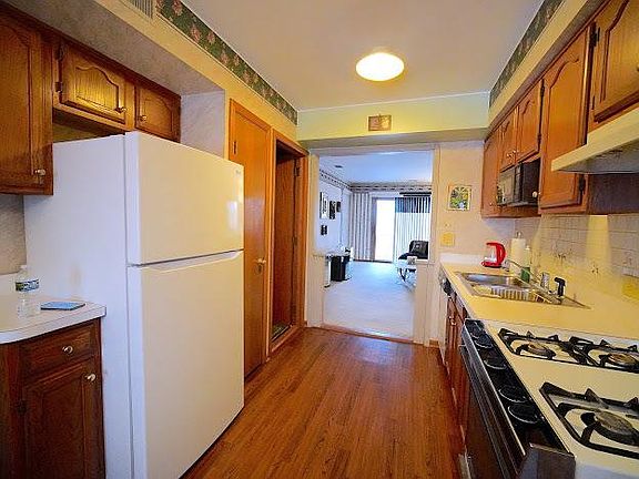 4th image of 5626 S Narragansett Ave #3C