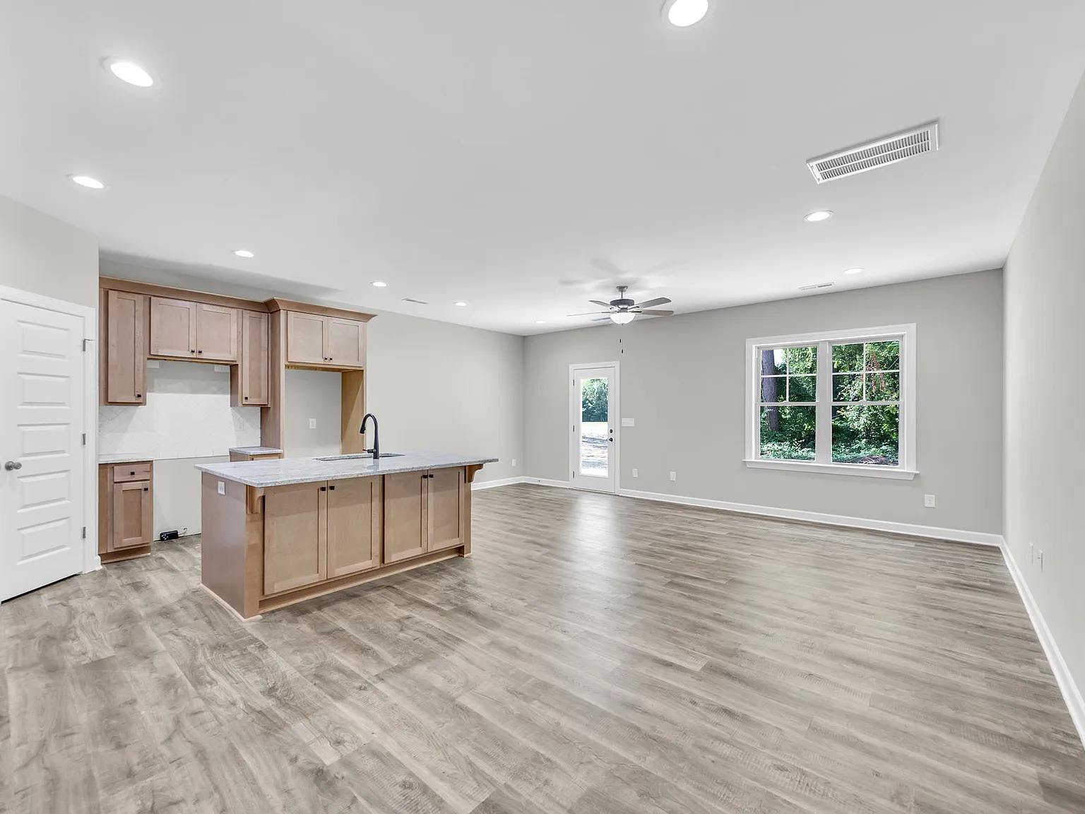 3 bed, 2.5 bath, 1584 sqft, $1,850 — Photo 4