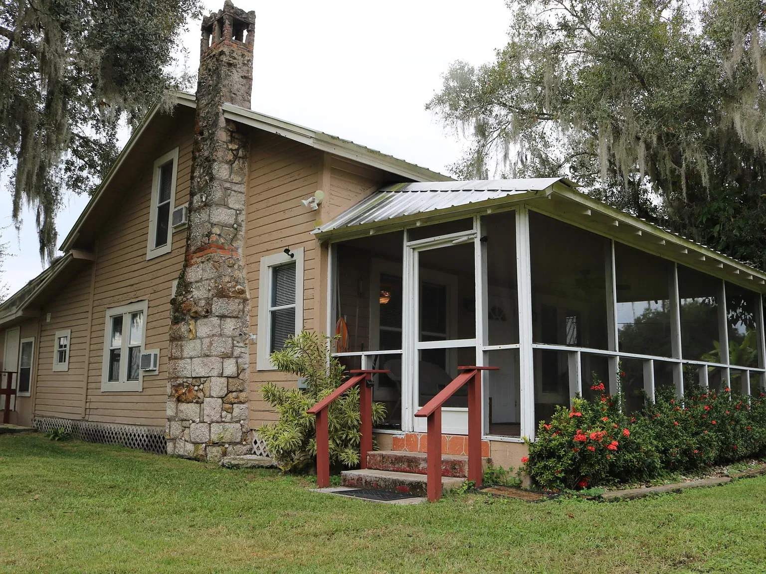 4 bed, 2.5 bath, 1300 sqft, $3,490 — Photo 2