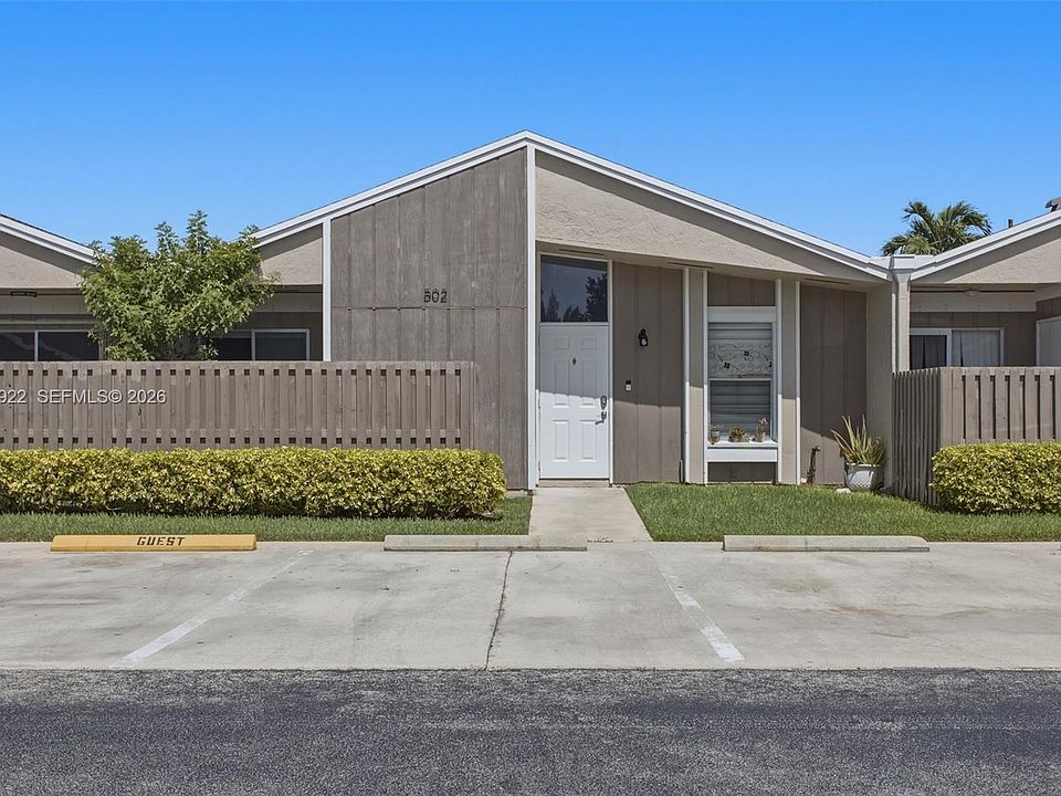 1st image of 502 Woodgate Cir #B