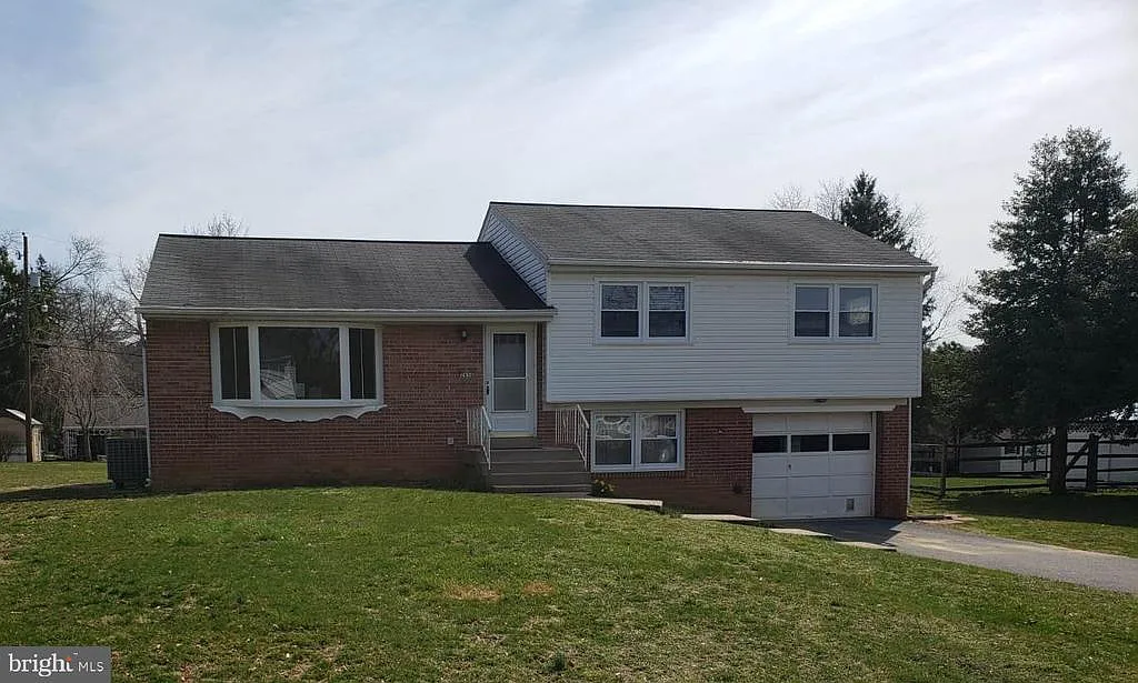 2656 Sutton Pl photo 1