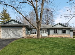 118 Knoll Cir E, Burnsville, MN 55337