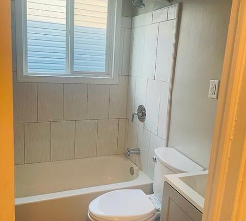 Bathroom (1st pic)