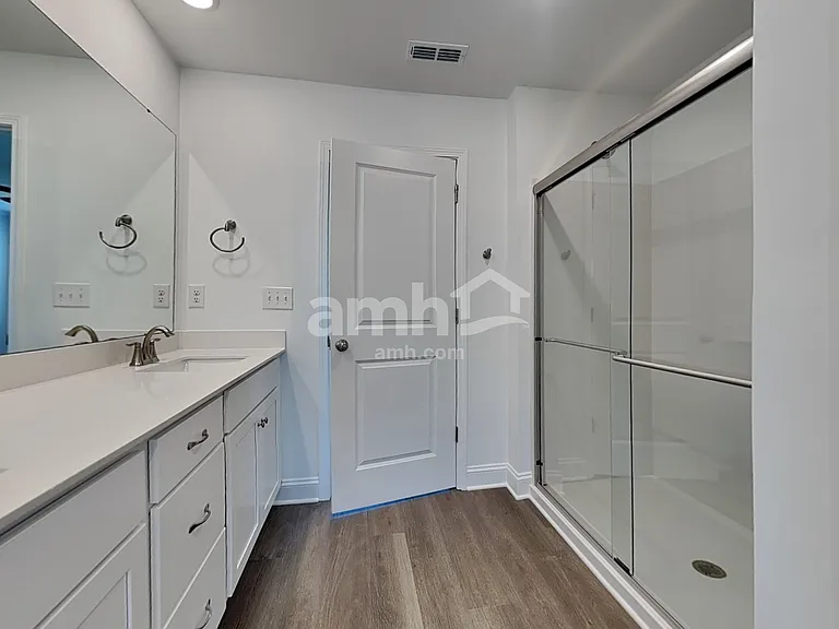 1124 Livengood Way — Photo 10