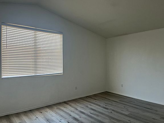 4th image of 13030 Madison Cir