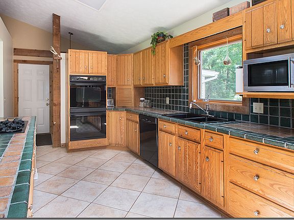 5th image of 170 Lakeview Ln