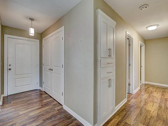 5th image of 3121 Oakbrook Dr