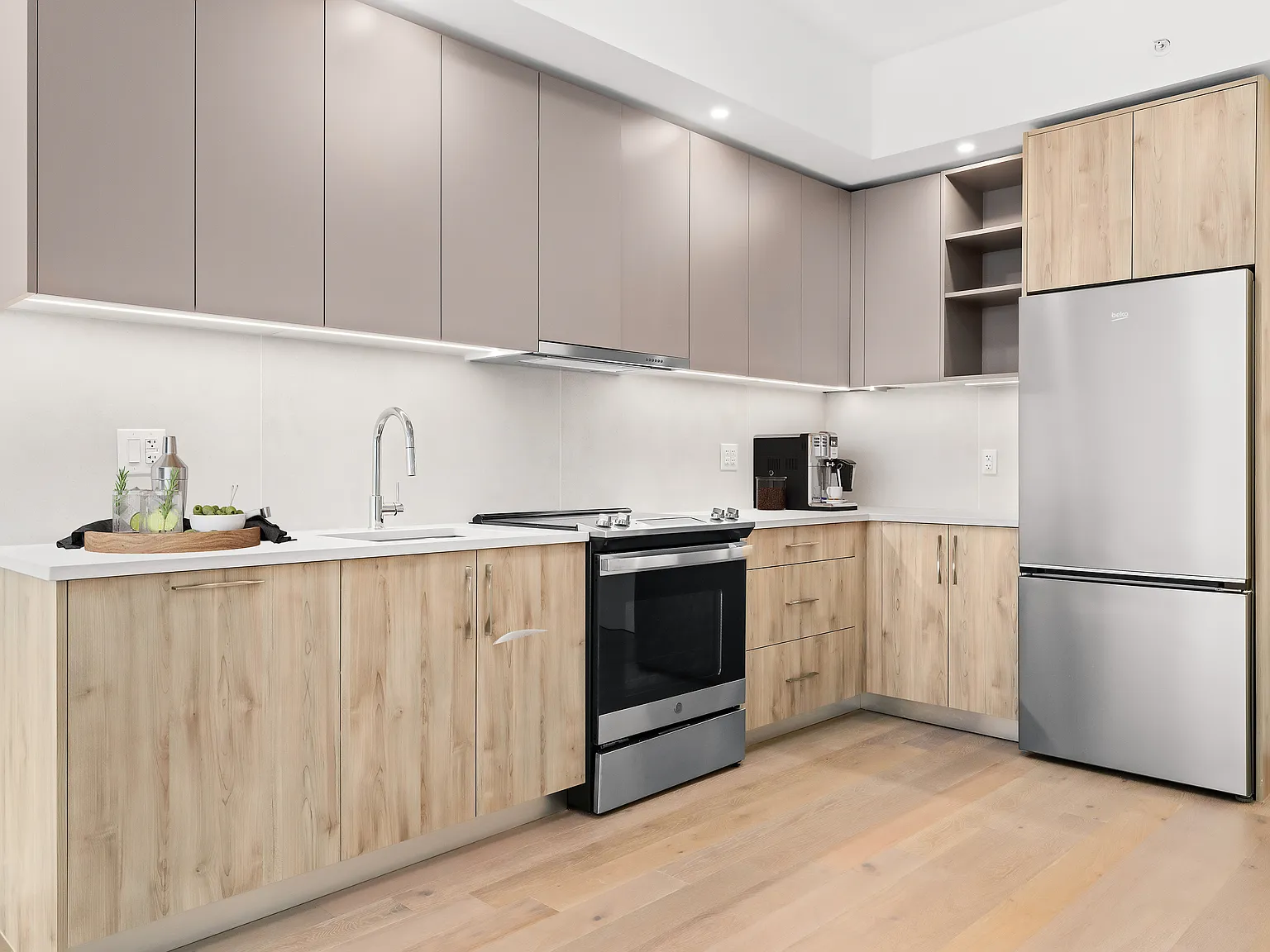 255 Lorimer Street — Photo 3