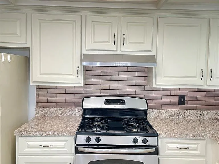 32827 Dover Ave — Photo 11