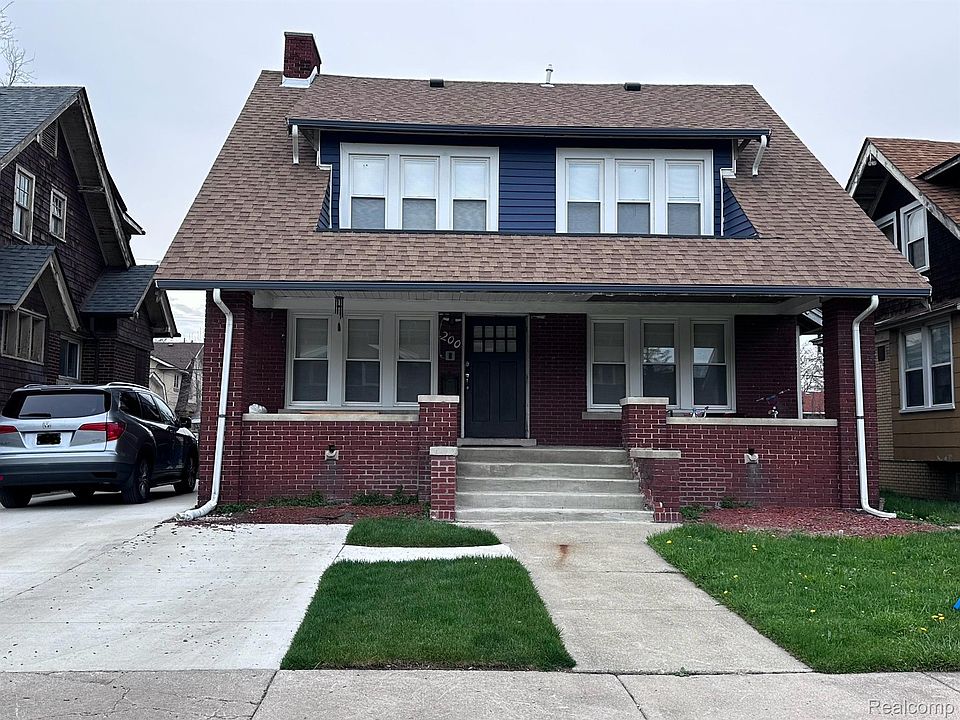 1st image of 200 Moss St