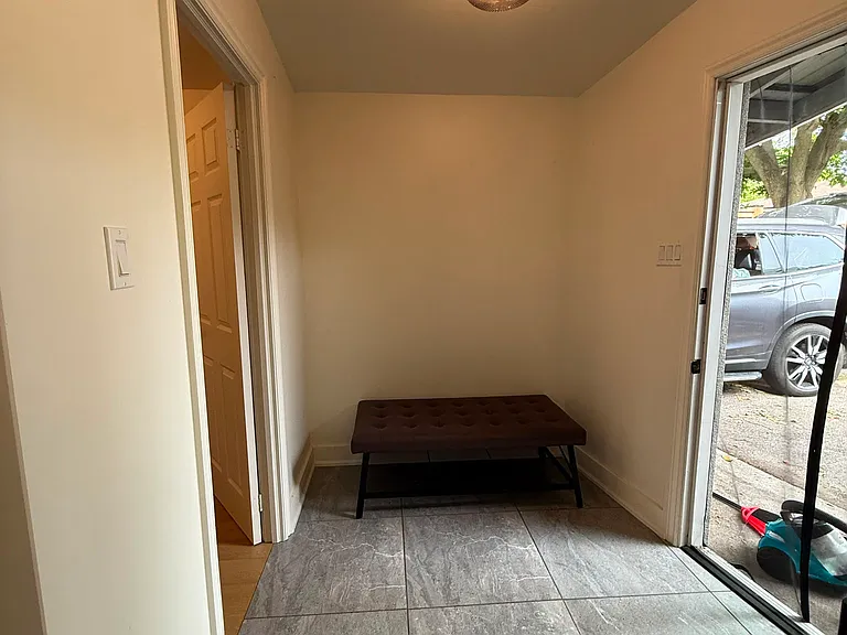 121 Paisley Blvd E — Photo 27
