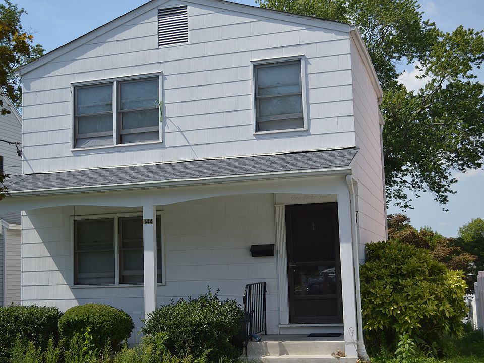 1st image of 144 Grant Ave