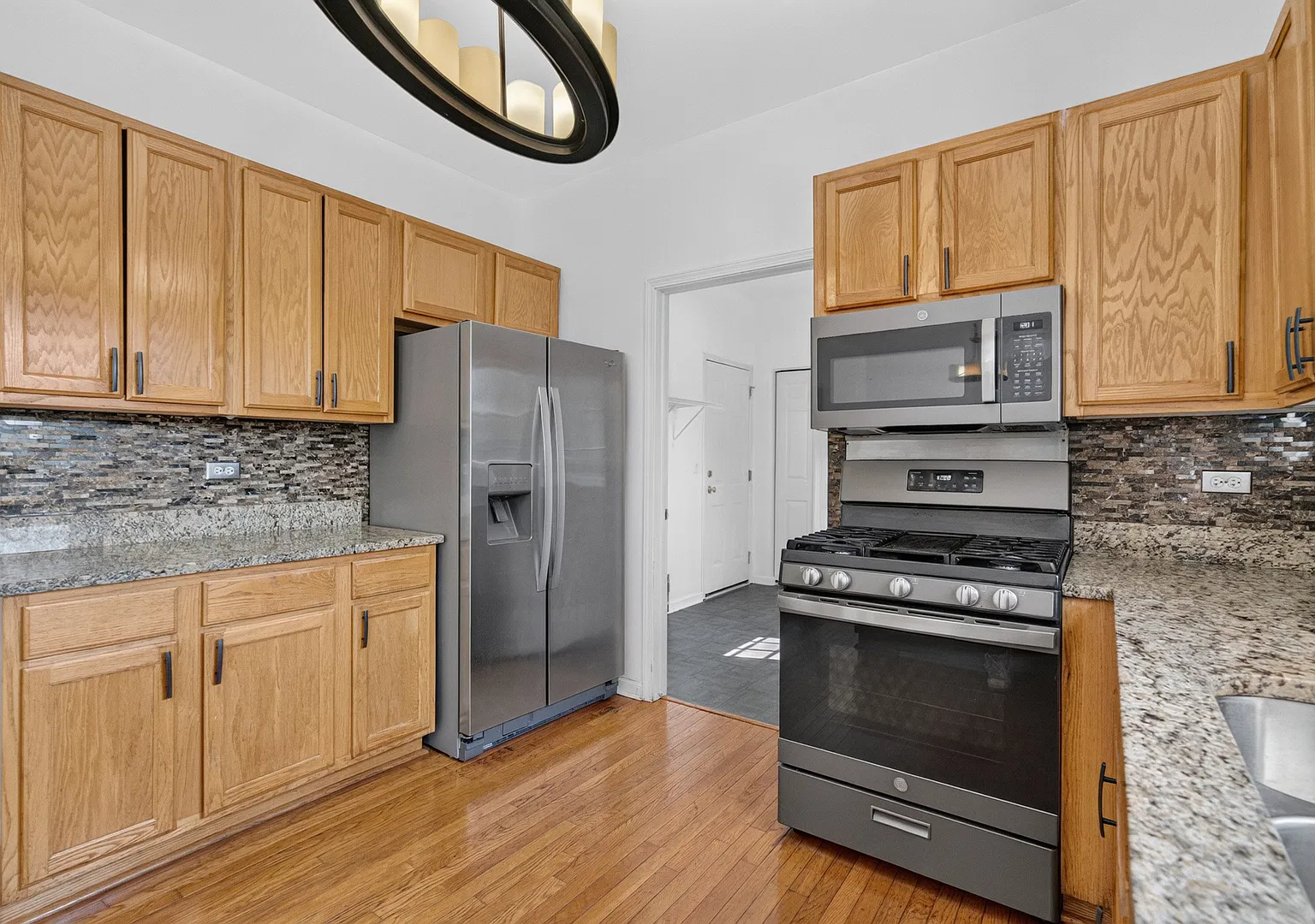 4 bed, 2.5 bath, 2378 sqft, $3,000 — Photo 3