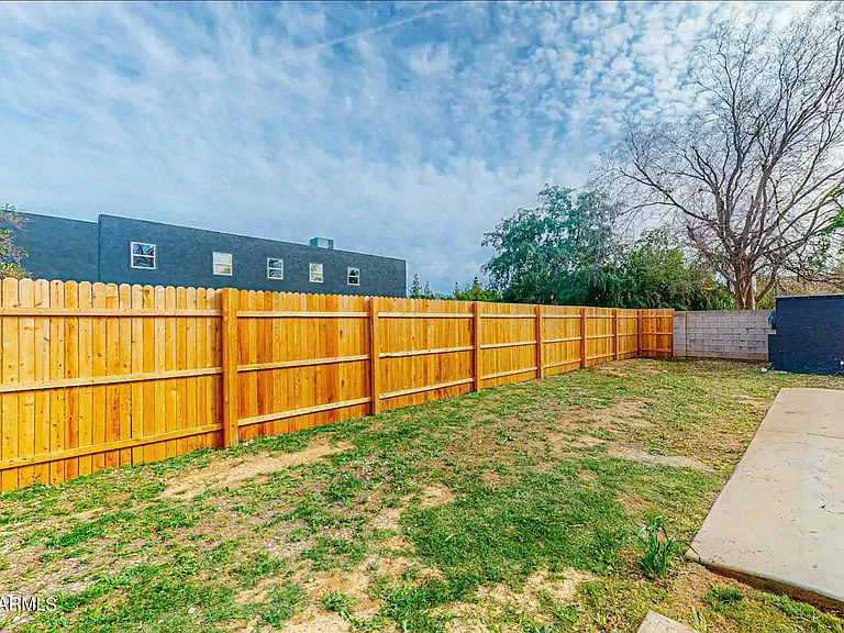 707 E University Dr #B — Photo 14