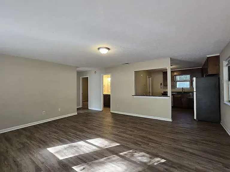 2 bed, 1000 sqft, $1,100 — Photo 3