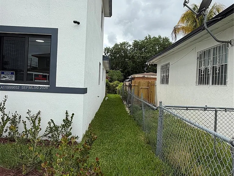 8034 NW 14th Pl #8034 — Photo 2