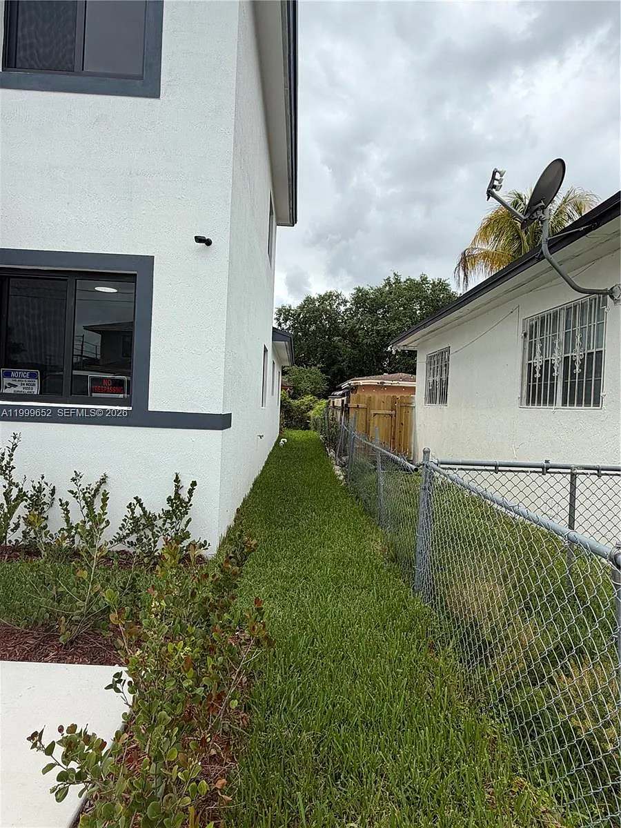 Building Photo - 8034 NW 14th Pl #8034