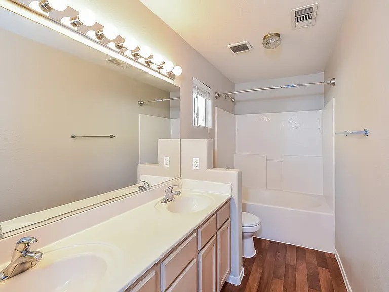 2501 Lady Elizabeth Ct — Photo 11
